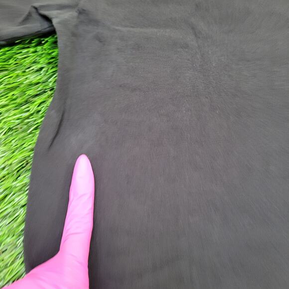 2PAC Tupac-Shakur Shirt Womens Small 17x25 Middle-Finger - Picture 4 of 13